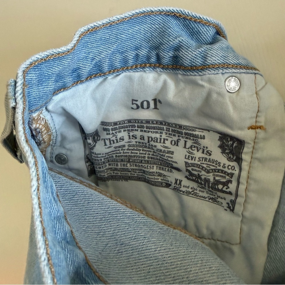 Women’s Signature by Levi Strauss Light Blue Distressed Jean Shorts - Picture 5 of 7